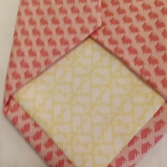 Vineyard Vine Golf Pink Patterned Men's Tie. Fun - Picture 4 of 5